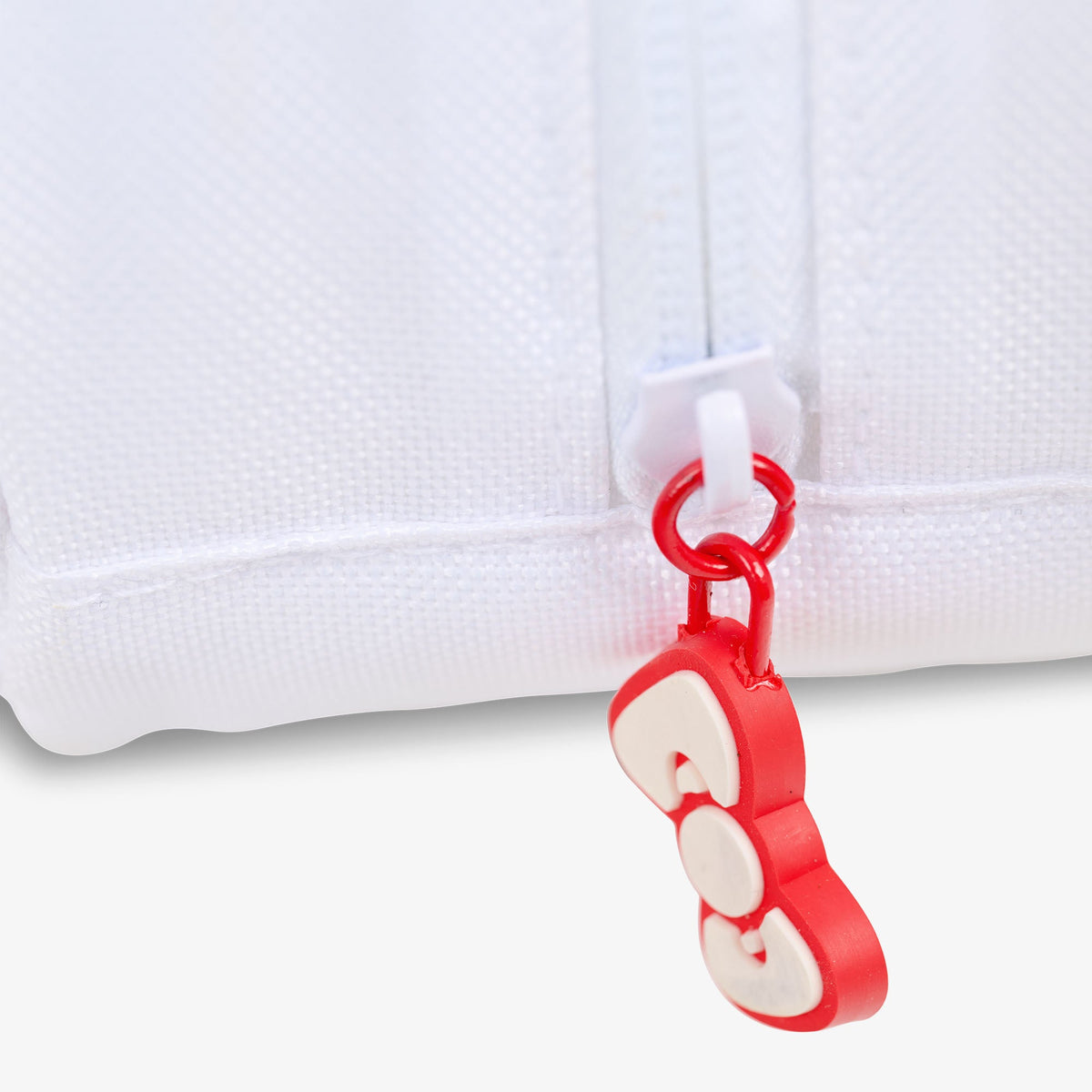 hello-kitty-classic-fanny-pack-f0 00027928-Z_dc7d98b6-a3de-44af-a6a0-8e12d74fa9d0.jpg