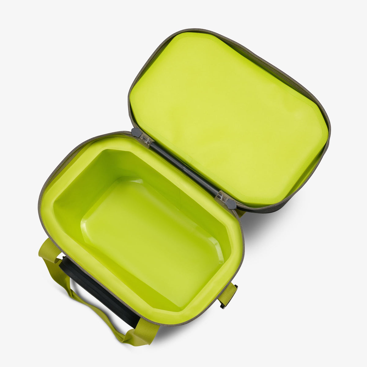 trailmate-18-can-cooler-bag-e5 00066772-O2.jpg